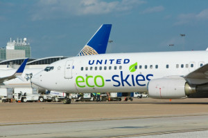 united-airlines-ecoskies-plane main