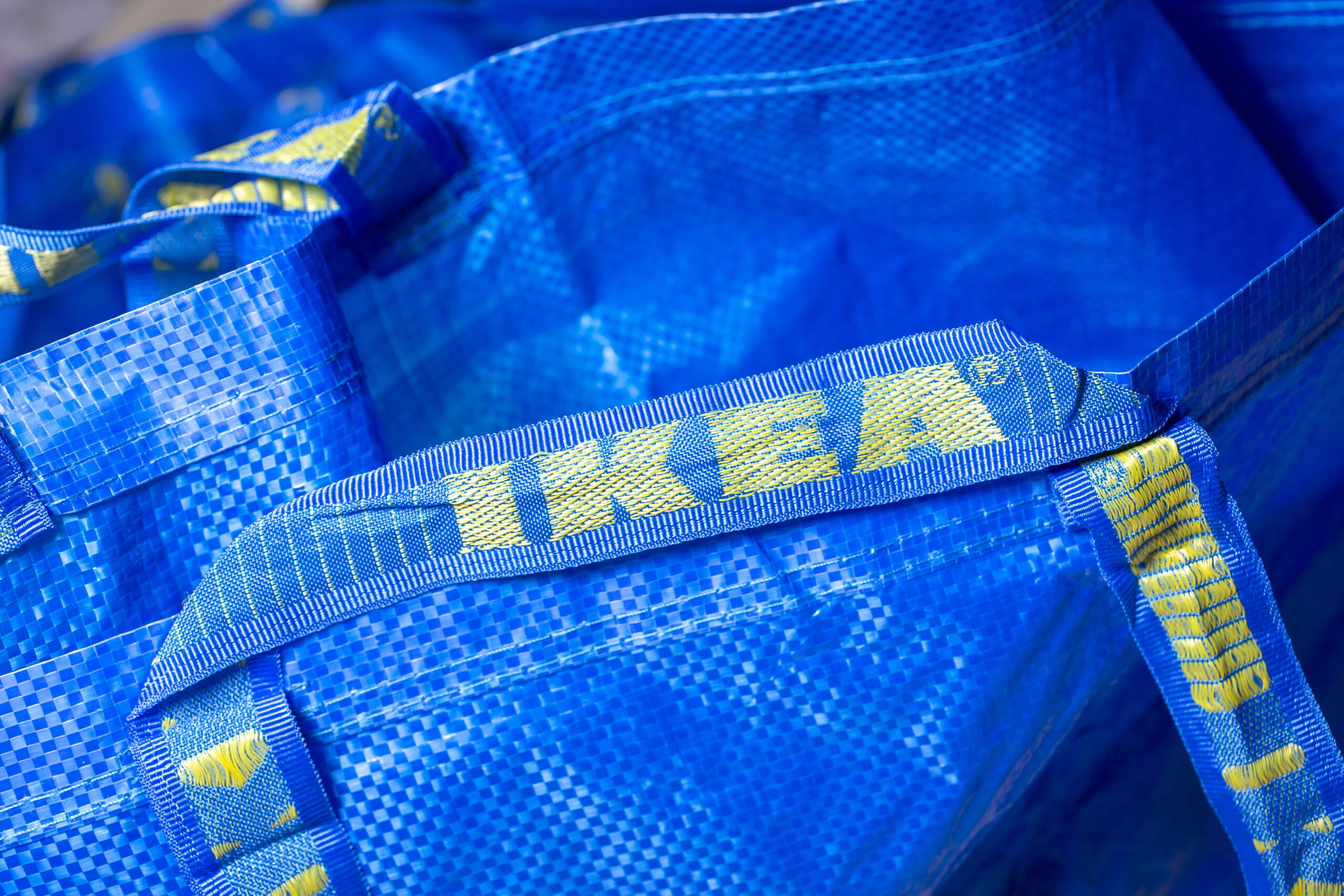 People DIY Blue Ikea Frakta Bag Into Everyday Items