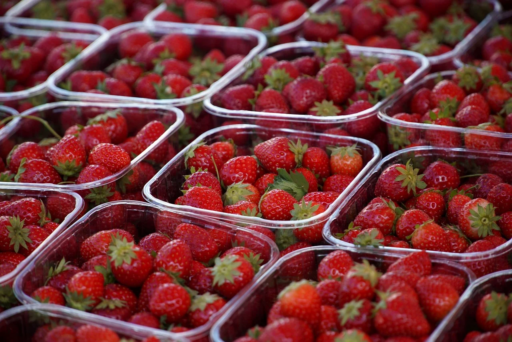 Image Source: https://pixabay.com/photos/strawberries-market-food-8177601/