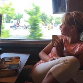 How to Travel Sustainably with Kids – Simple Tips for Eco-Friendly Family Adventures