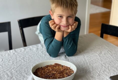 Easy Blueberry Crumble Recipe – A Family Favorite Dessert with Foraged Berries