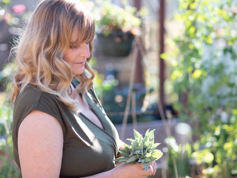 5 Ways Living Minimally and Sustainably Can Actually Save You Money